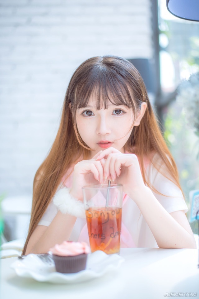 别抱怨生活的无聊生活嘛，就是无聊中自己找些乐子。我可以被打败但我不允许自己爬不起来。